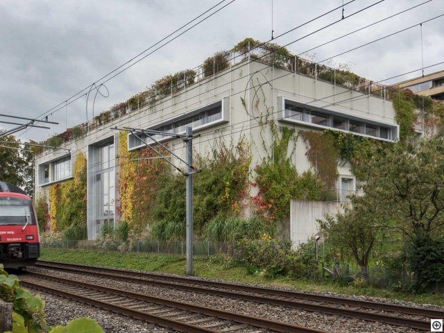 HR8_3715.jpg HR8_3715.jpg