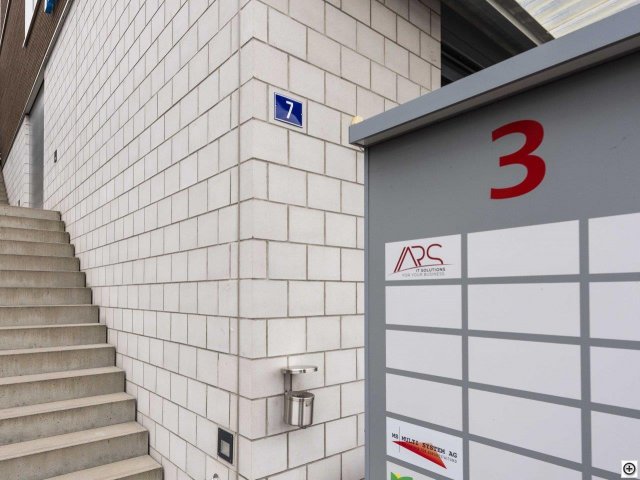 HR8_3688.jpg HR8_3688.jpg